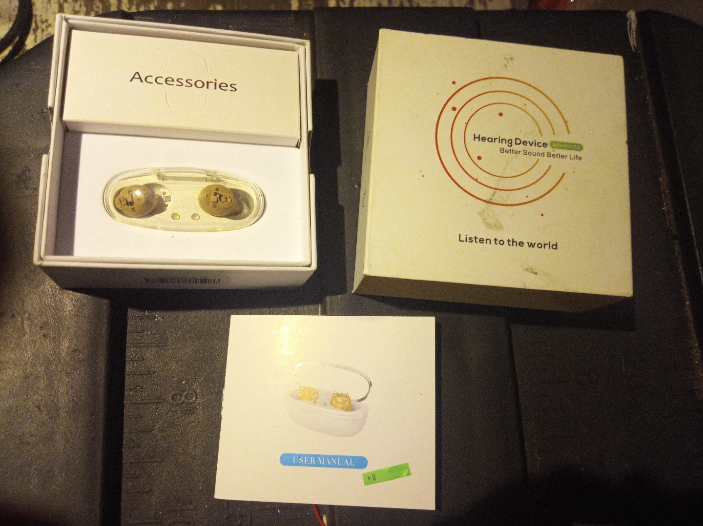 Hearing Device Set with Charging Case