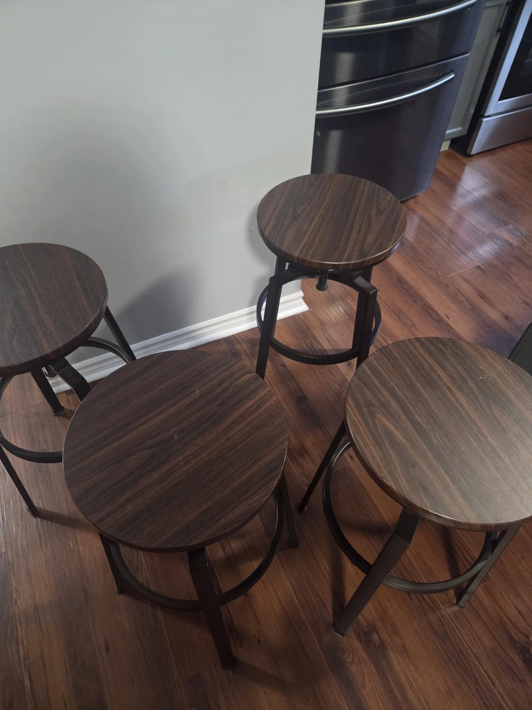 4 adjustable stools - photo 2