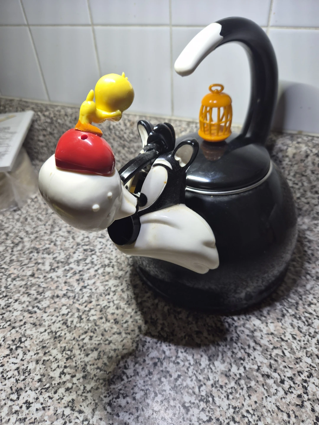 Looney Tunes Sylvester & Tweety Kettle - photo 2