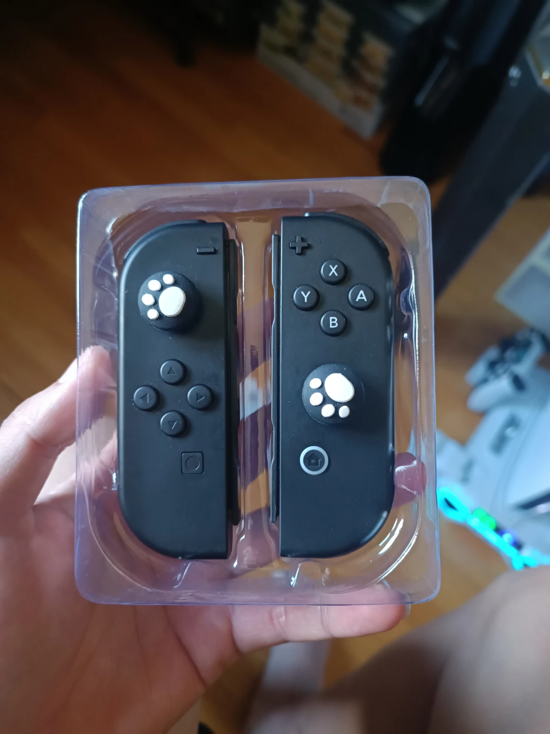 Black Joy-Con Controllers with Paw Print Thumb Grips - photo 2