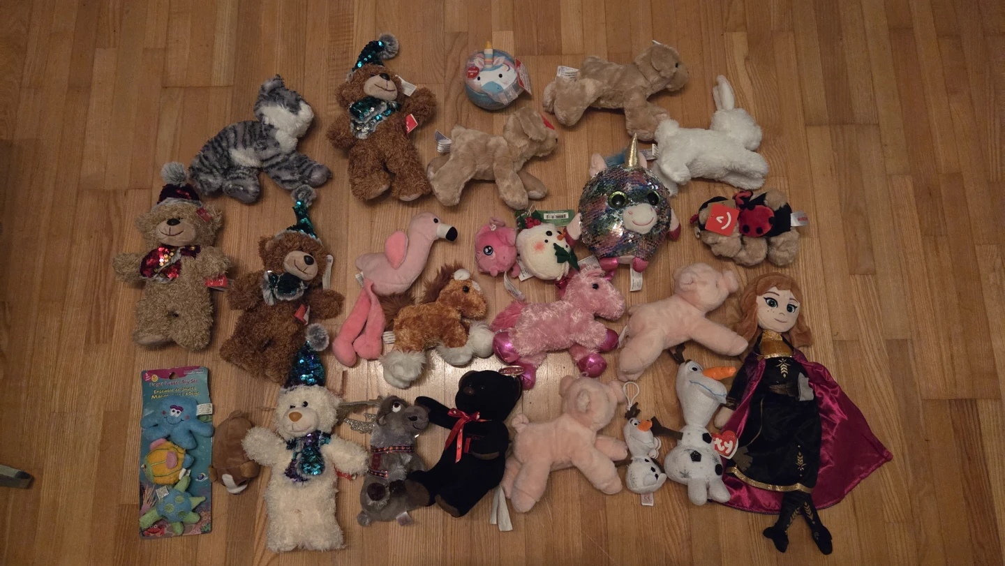 Brand-new assorted plushie toys