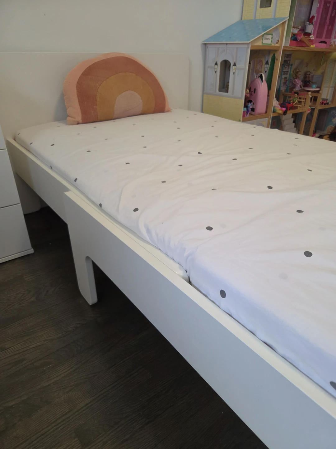 Ikea extendable kid bed frame in white. - photo 5