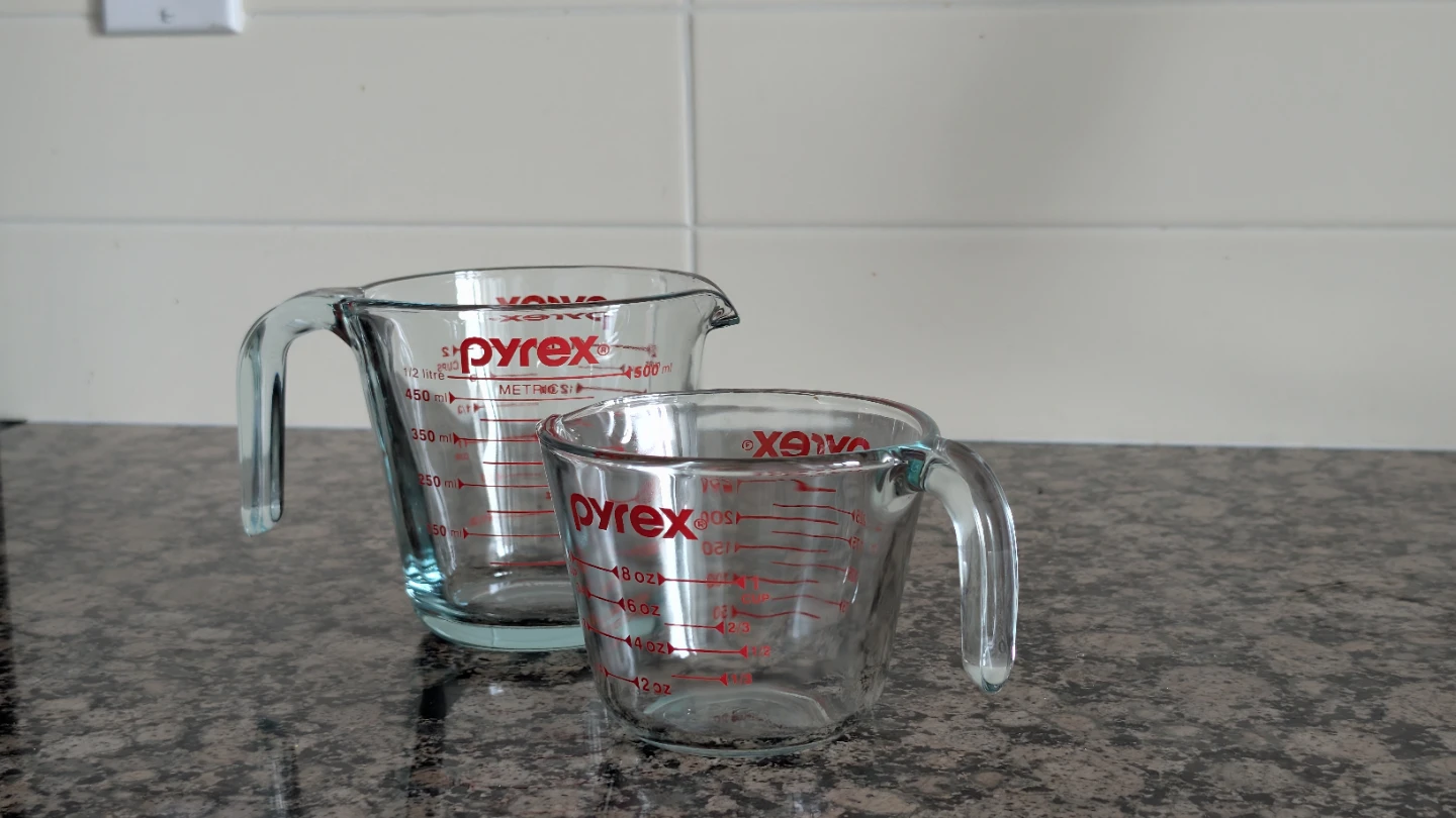 Pyrex Glass Measuring Cups - Set of 2