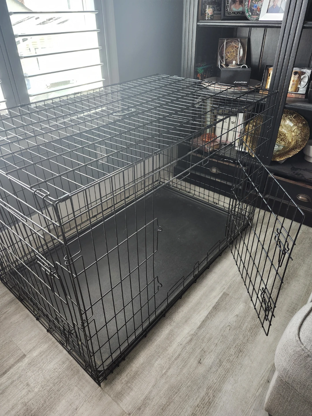 Large dog kennel  47.5" by 28.5"