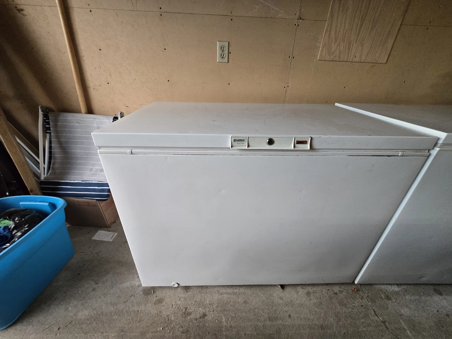 Kenmore White Chest Freezer - photo 4