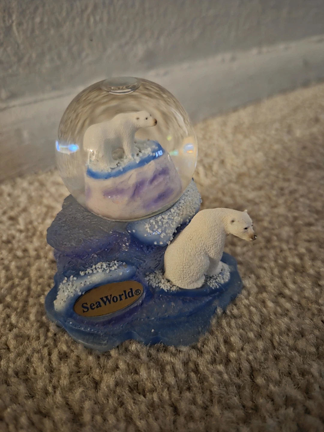 SeaWorld Polar Bear Snow Globe - photo 2