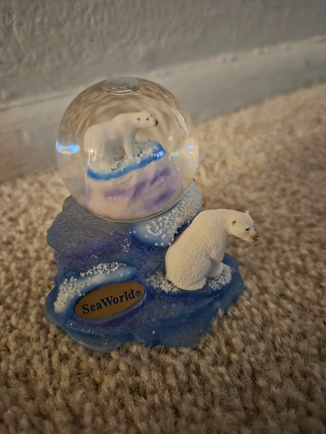 SeaWorld Polar Bear Snow Globe - photo 2