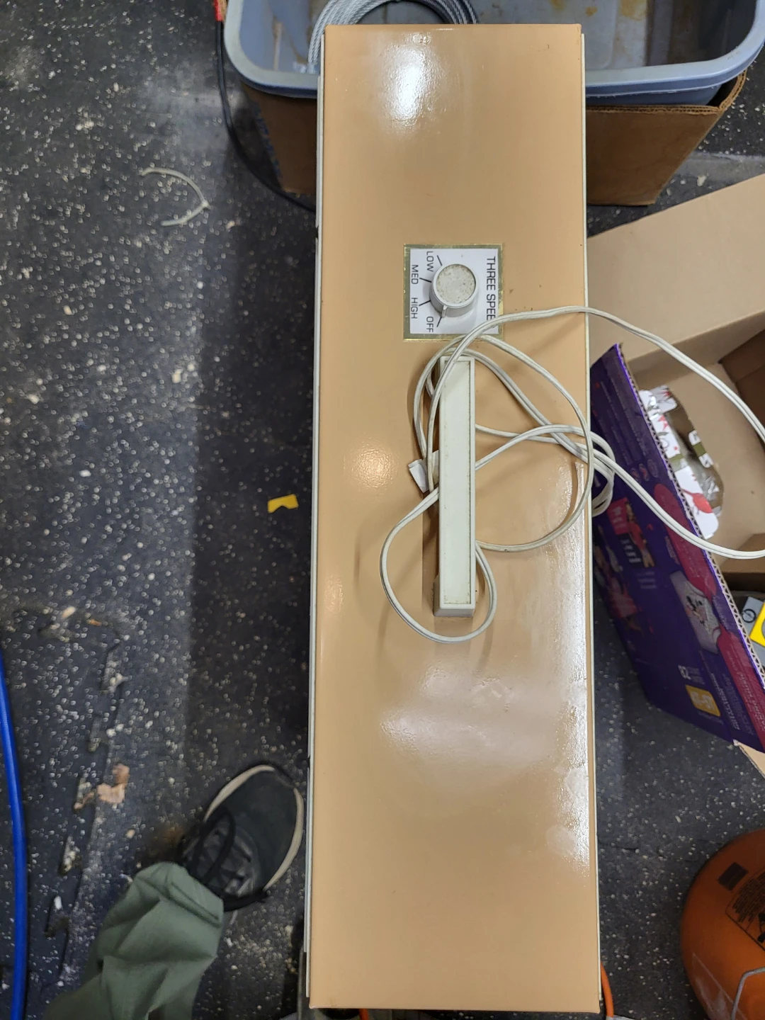 Working Beige Box Fan - photo 2
