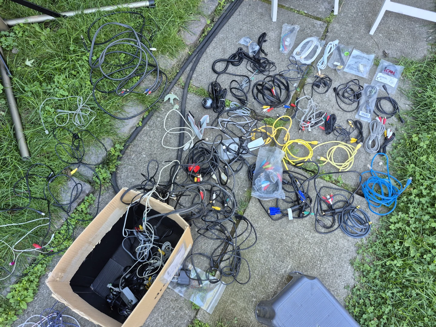 Large Collection of Assorted Electronic Cables