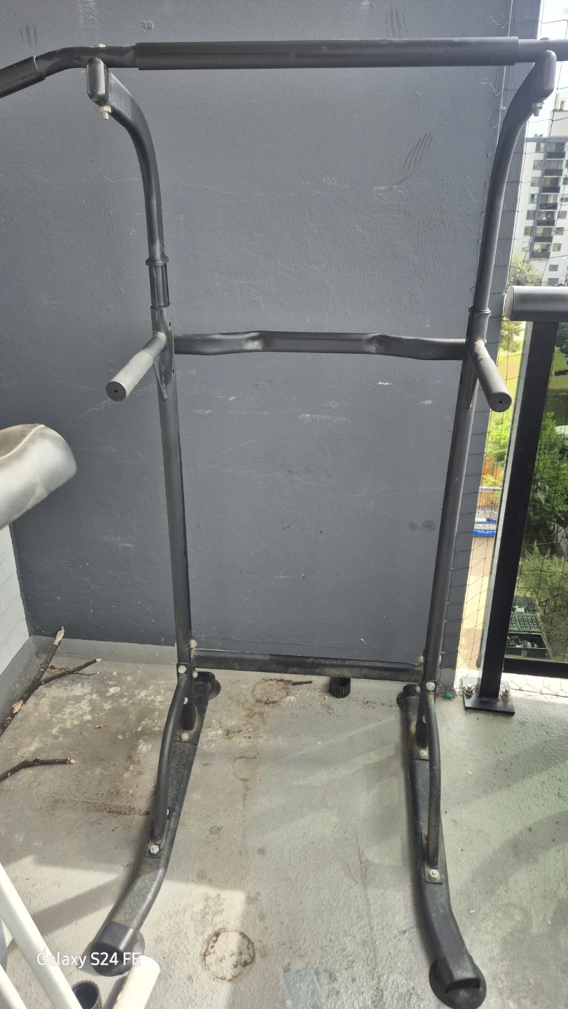 Pull-Up Bar / Power Tower