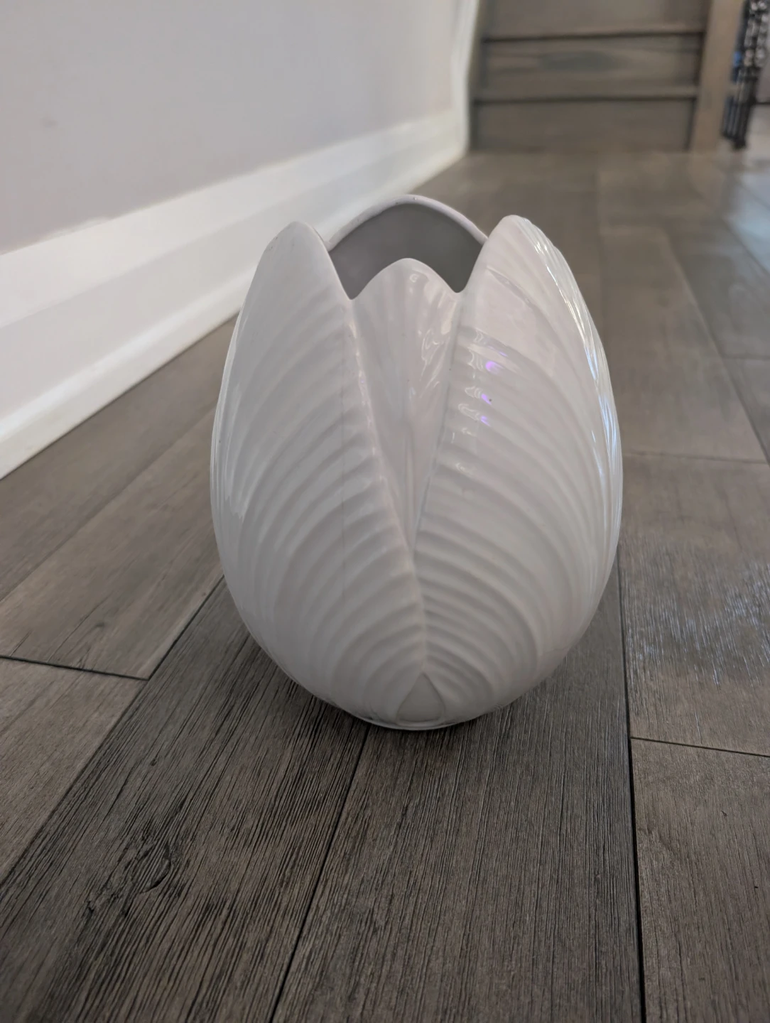 White Tulip Shaped Ceramic Vase - flowers included if wanted - photo 4