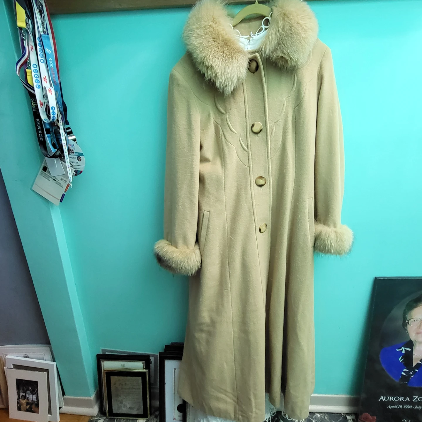 Elegant Design Camel Coat with Fur Trim