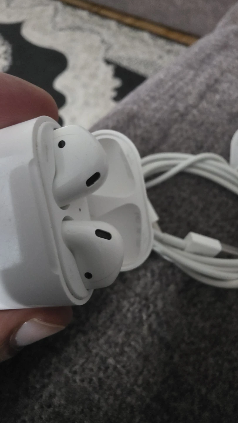 Apple AirPods with Charging Case - photo 3