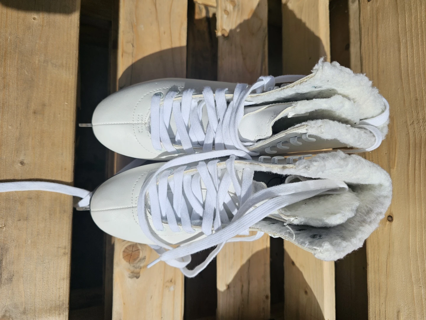 White recreational ice skates - photo 3