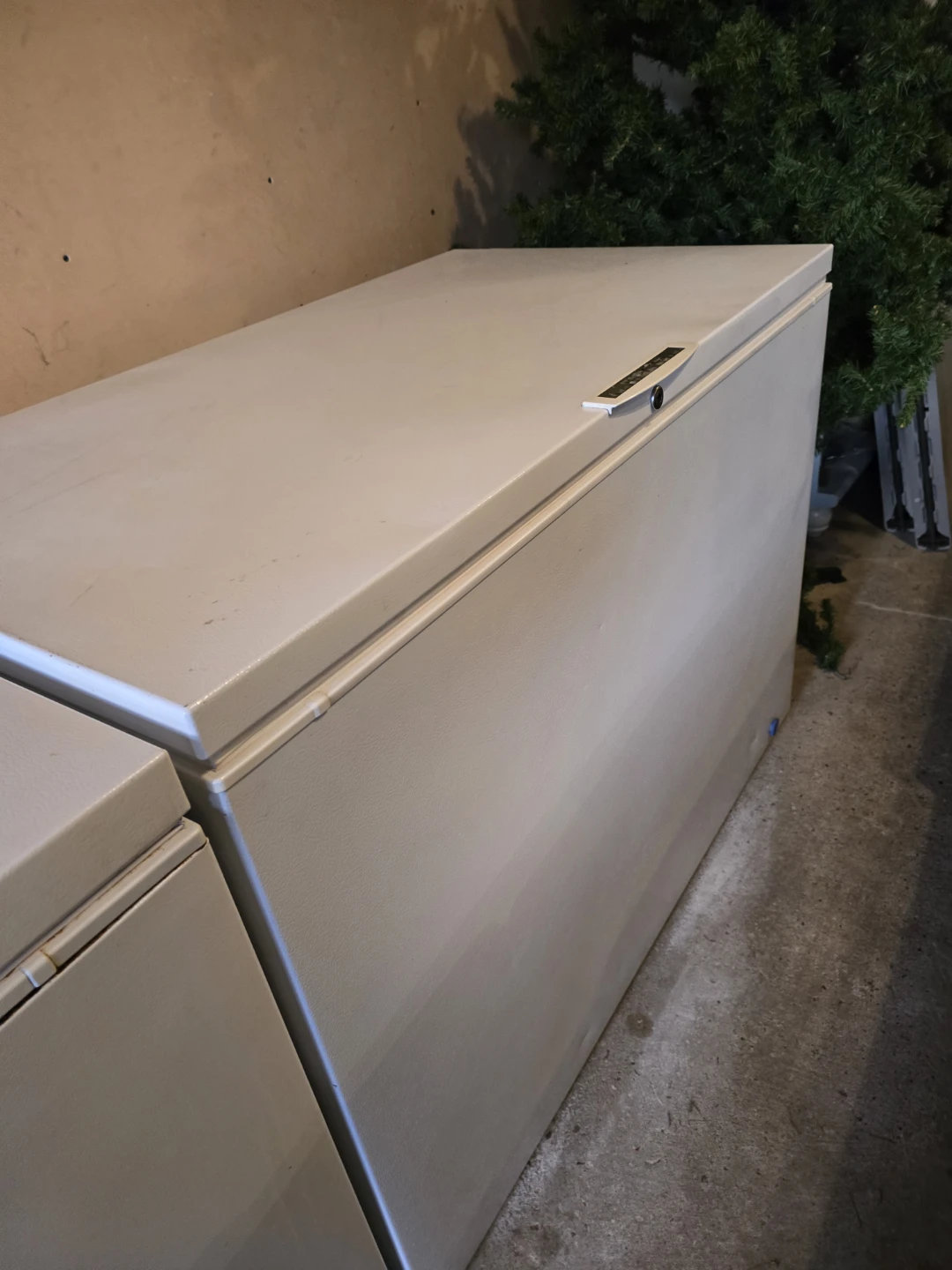 White Chest Freezer - photo 5