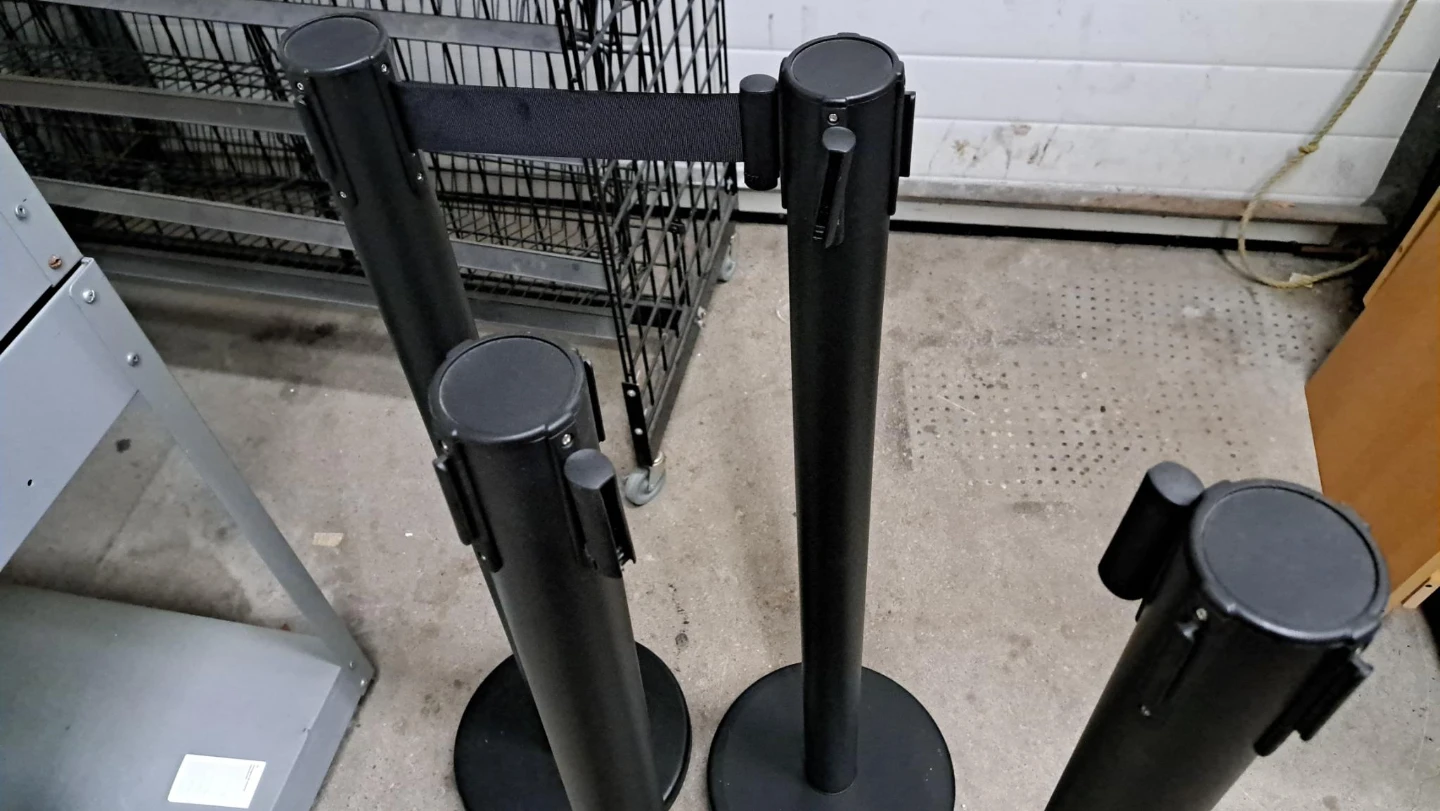 Set of 4 Black Retractable Stanchions - photo 2