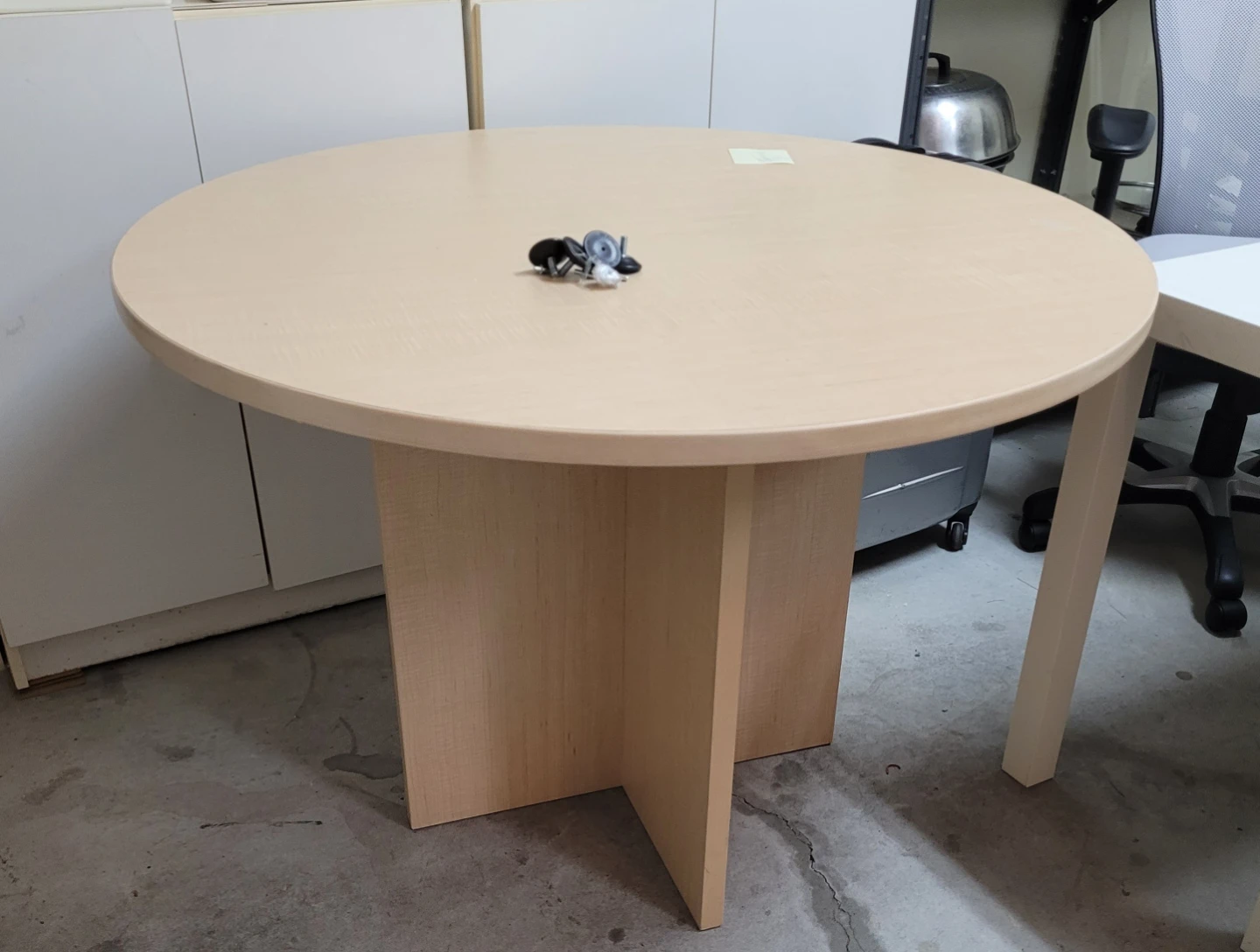 Round Light Wood Dining Table