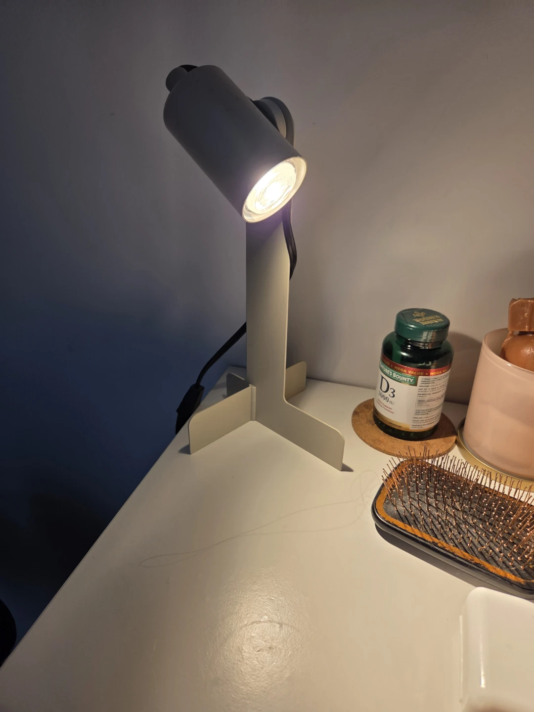 White Desk Lamp - photo 2
