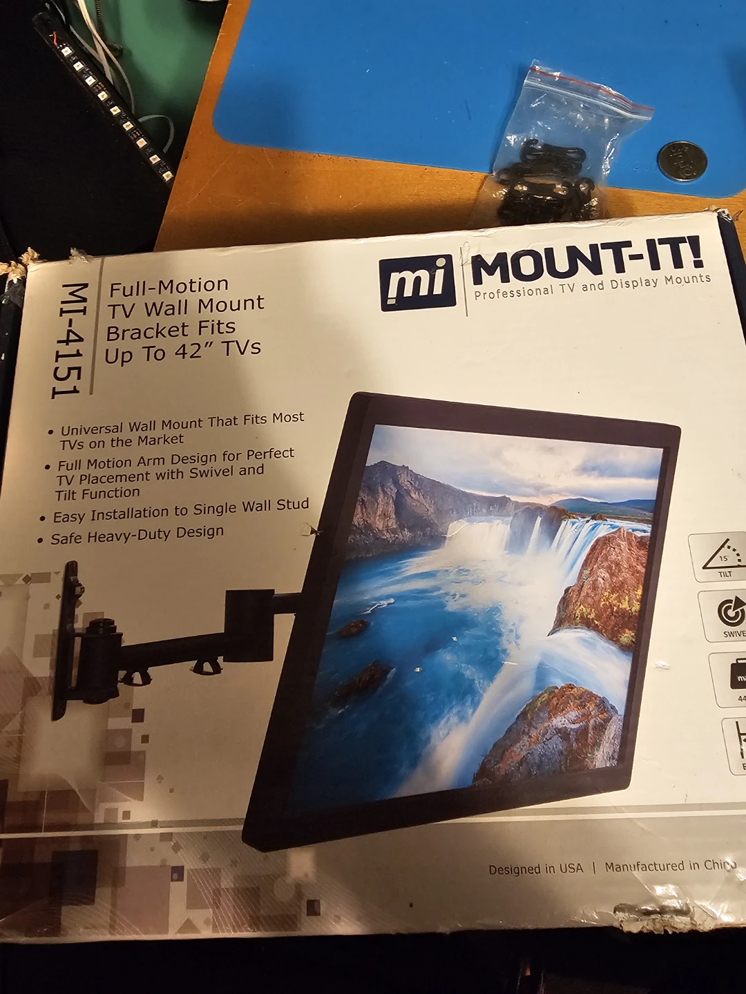 Mount-It! MI-4151 Full-Motion TV Wall Mount