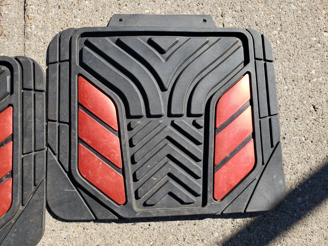 Black and Red Rubber Rear Car Floor Mats (Set of 2) - photo 3