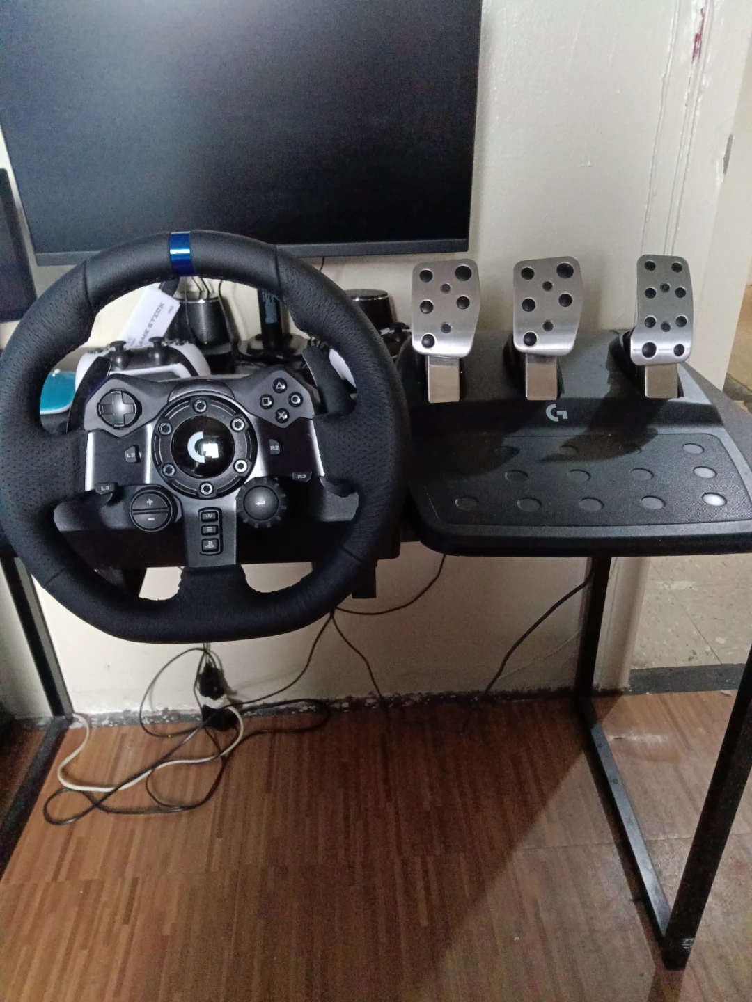 Logitech G923 Racing Wheel and Pedals