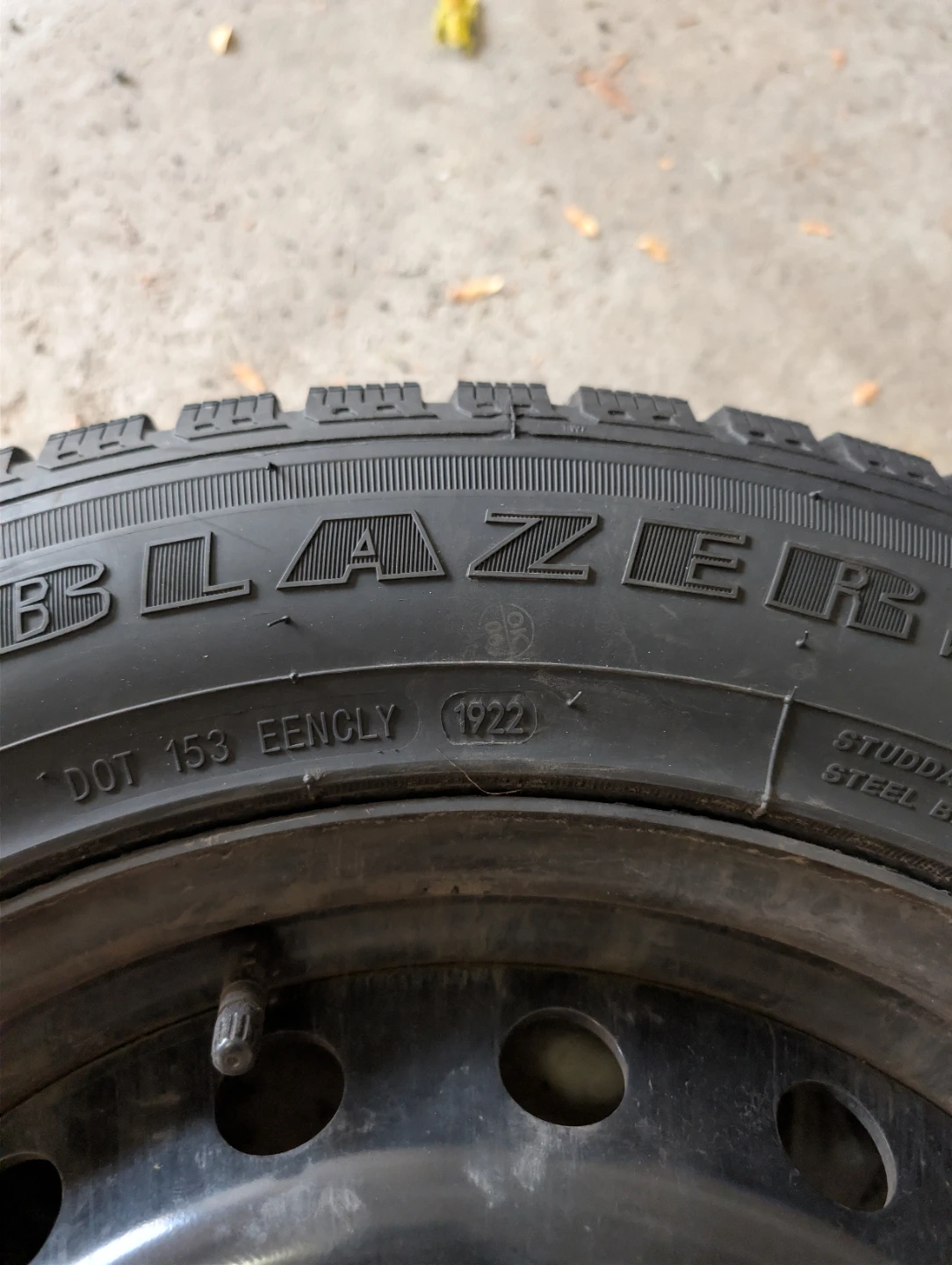 4 Used Winter Tires + Steel Rims ith TPMS – 235/60R18