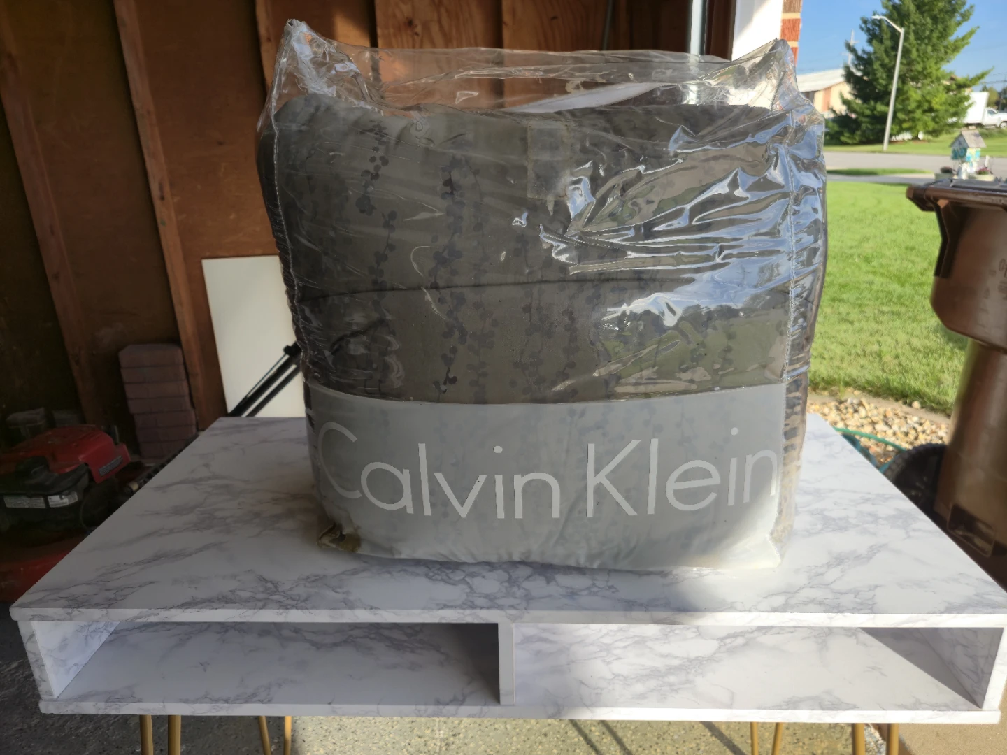 BRAND NEW Calvin Klein Queen 3-Piece Comforter Set