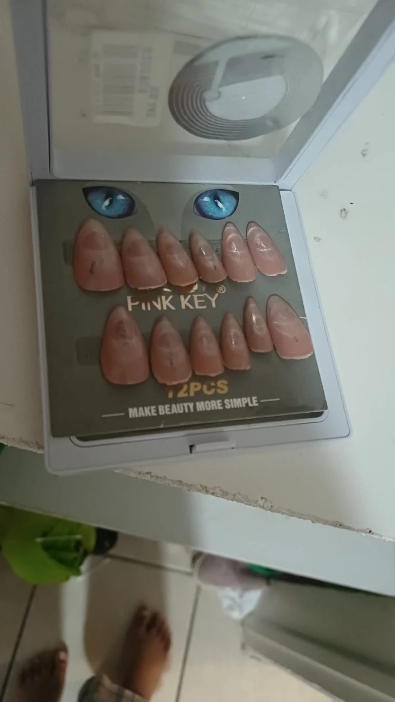 Pink Cat Eye press-on nails🏈