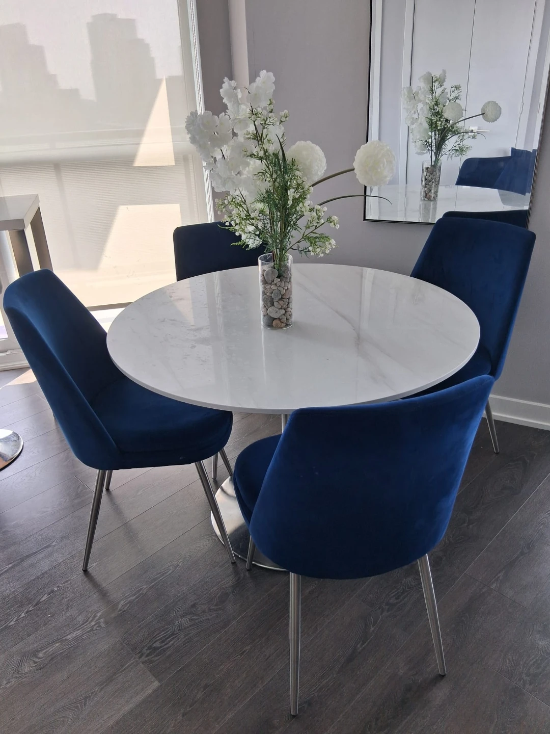 Set of 4 Navy Blue Velvet Dining Chairs