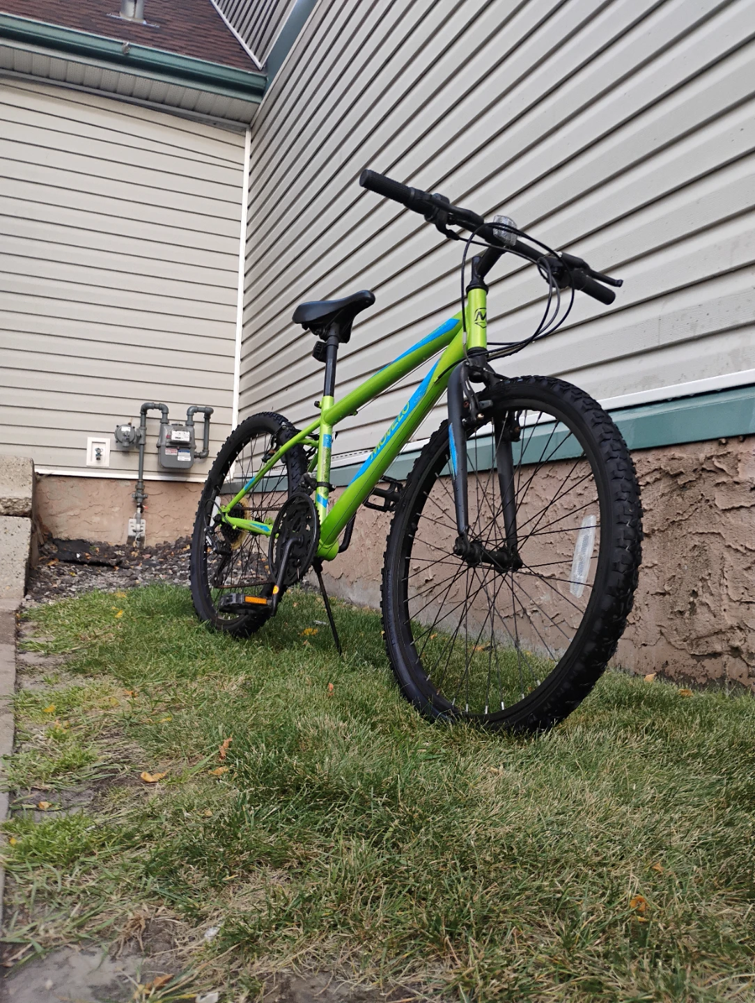 Movelo Mountain Bike in a great condition $75