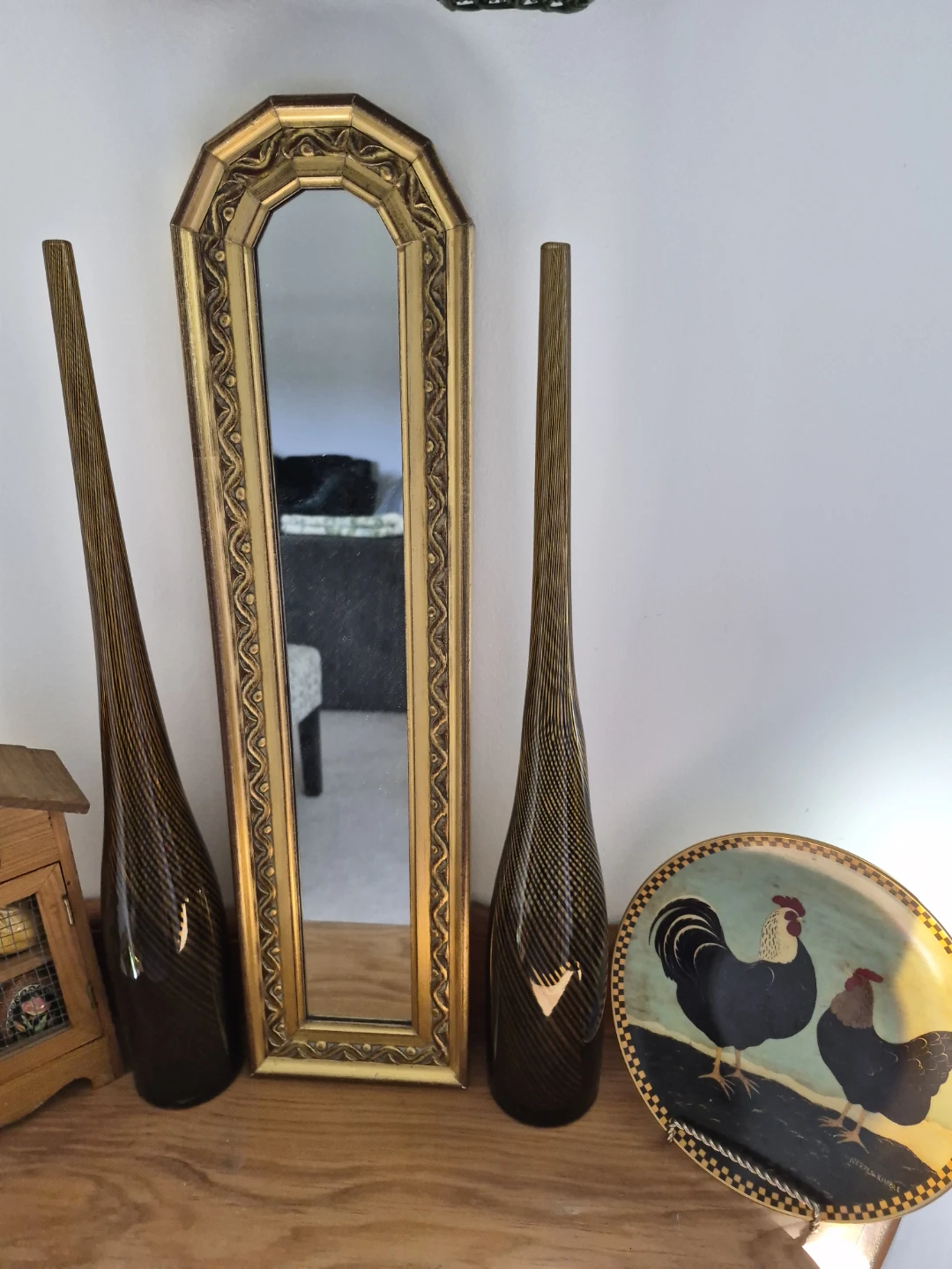 Ornate Gold Arched Wall Mirror with 2 glass vase - photo 4