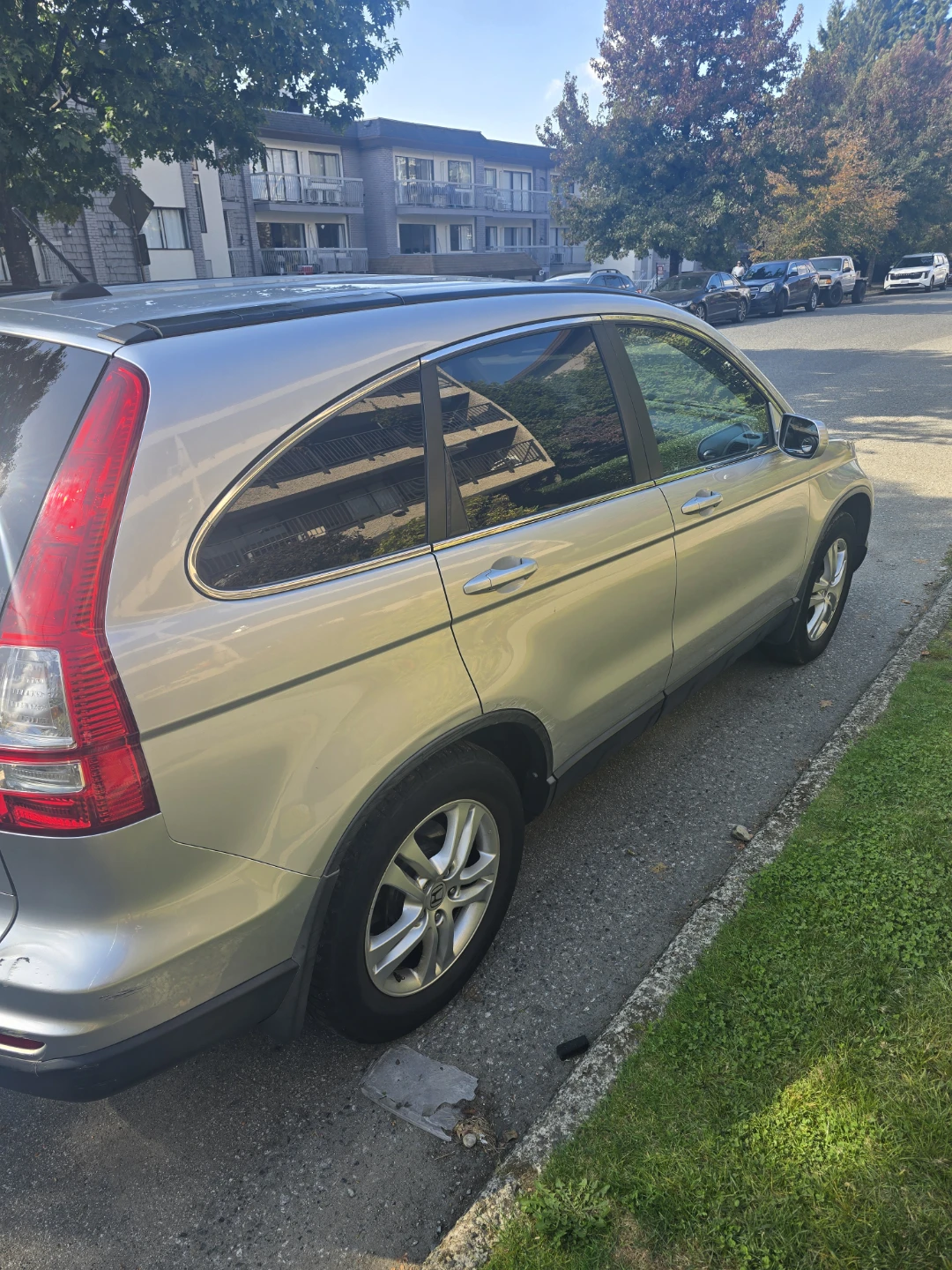 Silver Honda CR-V 4WD - photo 3