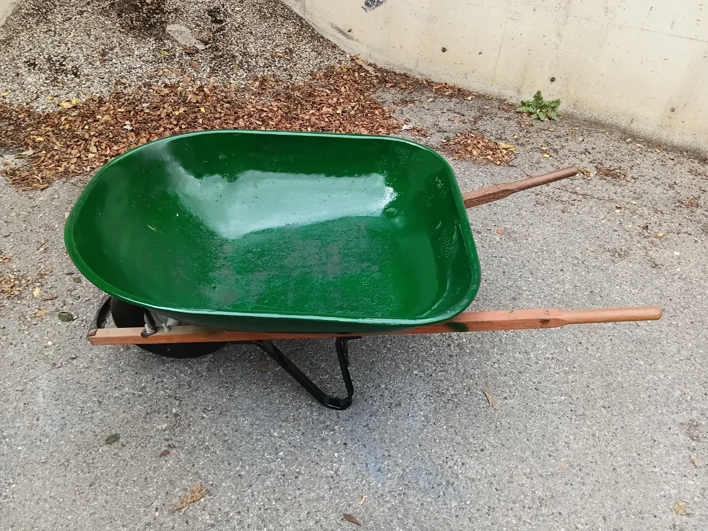 Sturdy Green Metal Garden Wheelbarrow