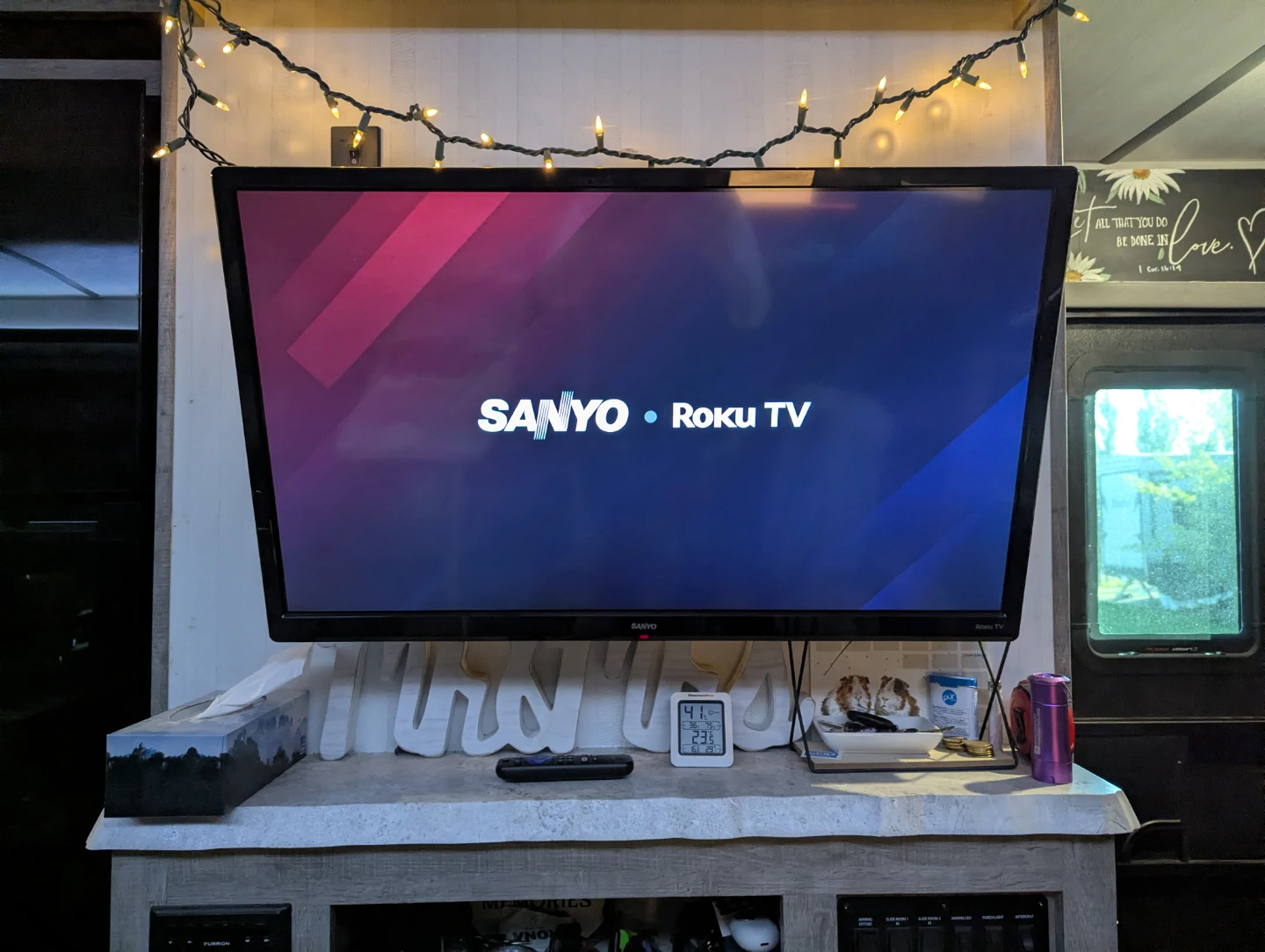 Sanyo Roku TV 32" - photo 2