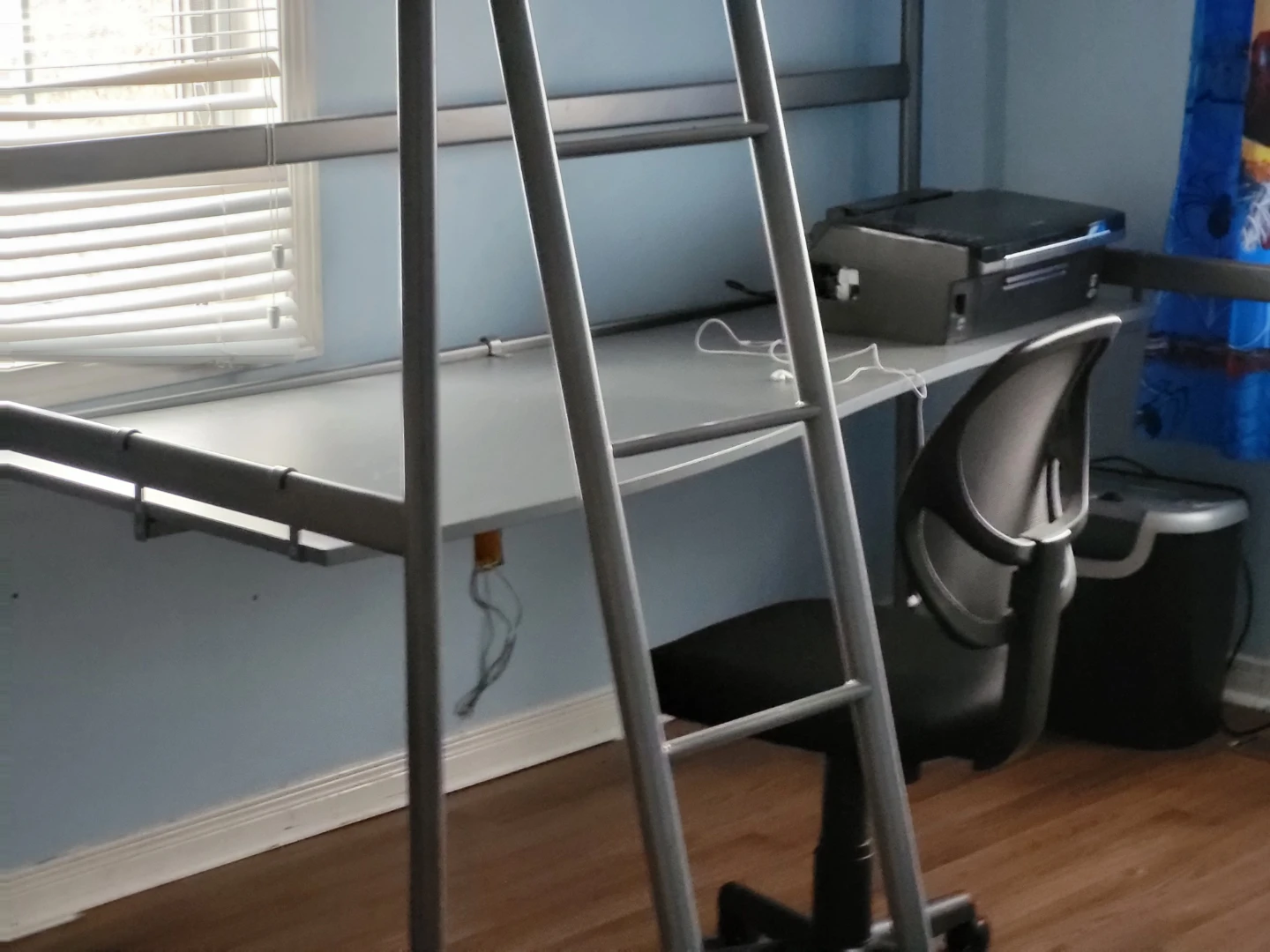 Kids Bed and desk combo - photo 2