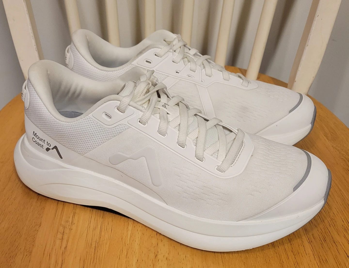 Mount to Coast P1 Womens White Athletic Running Sneakers Sz 9.5