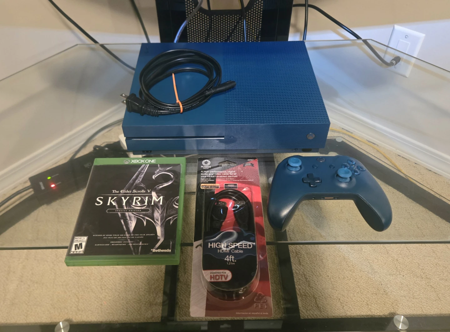 Xbox One S 500GB Deep Blue Special Edition + Skyrim