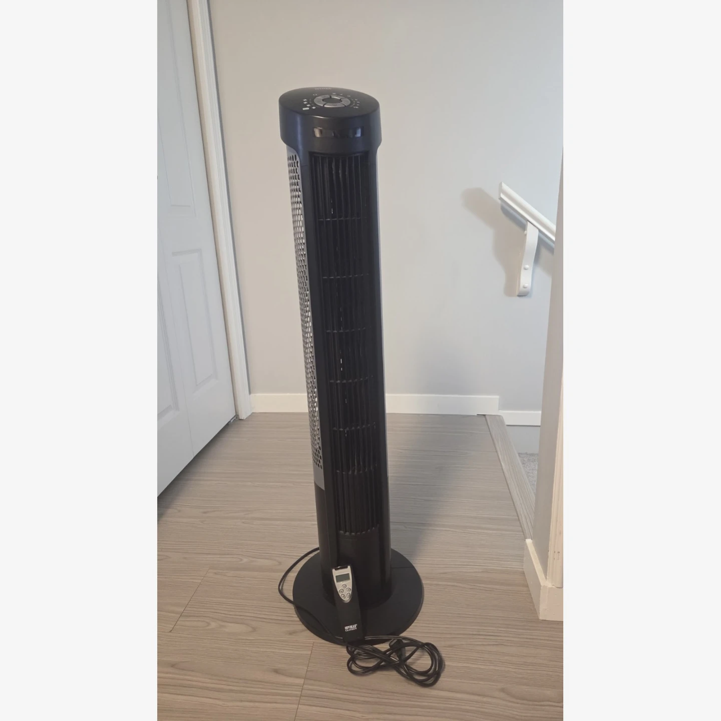 Seville Classics Tower Fan with Remote Control - Good Condition