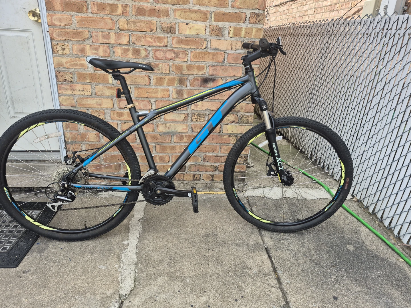 GT Avalanche Comp Mountain Bike - photo 4