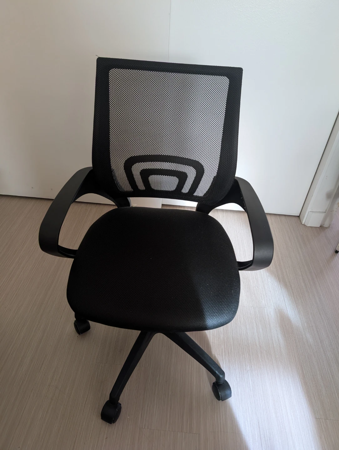 Black Mesh Office Chair - photo 2