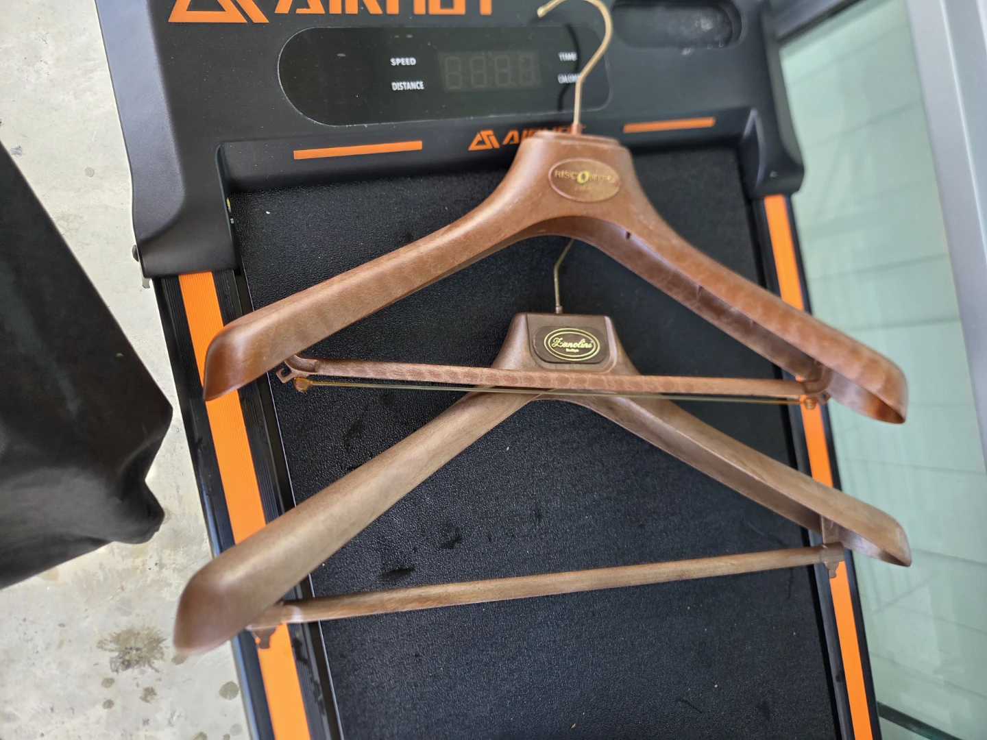 Fisacontro and Barello Wooden Hangers - photo 2