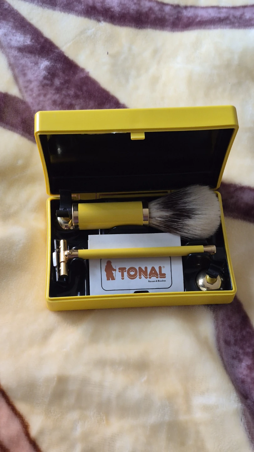 Tonal Shaving Set with Razor and Brush