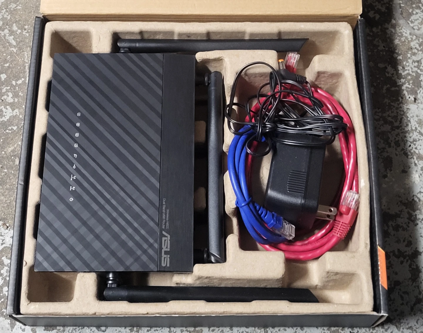 ASUS RT-N600 Dual-Band Wireless Router - photo 2