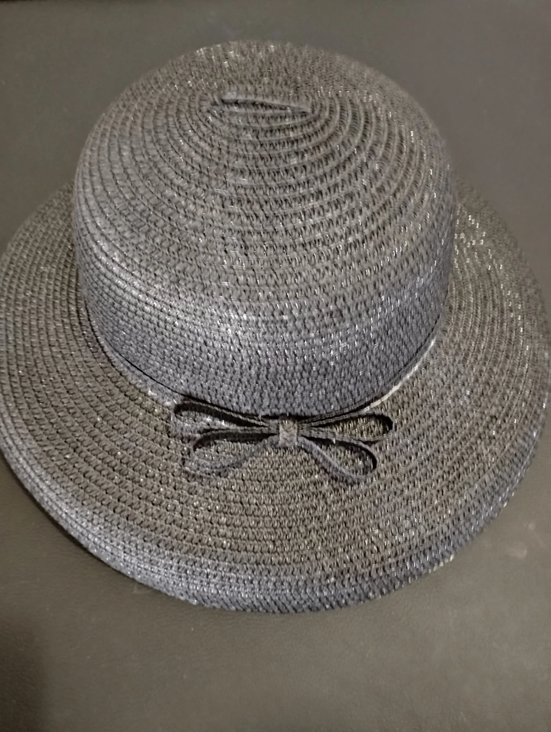 Black woven straw-style sun hat