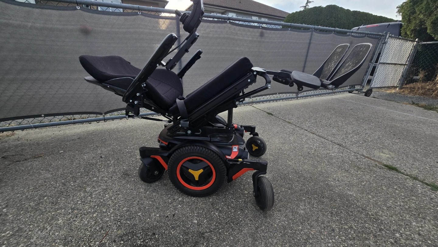 Permobil M3 Power Wheelchair Full Power Recline, Tilt & Lift - photo 4