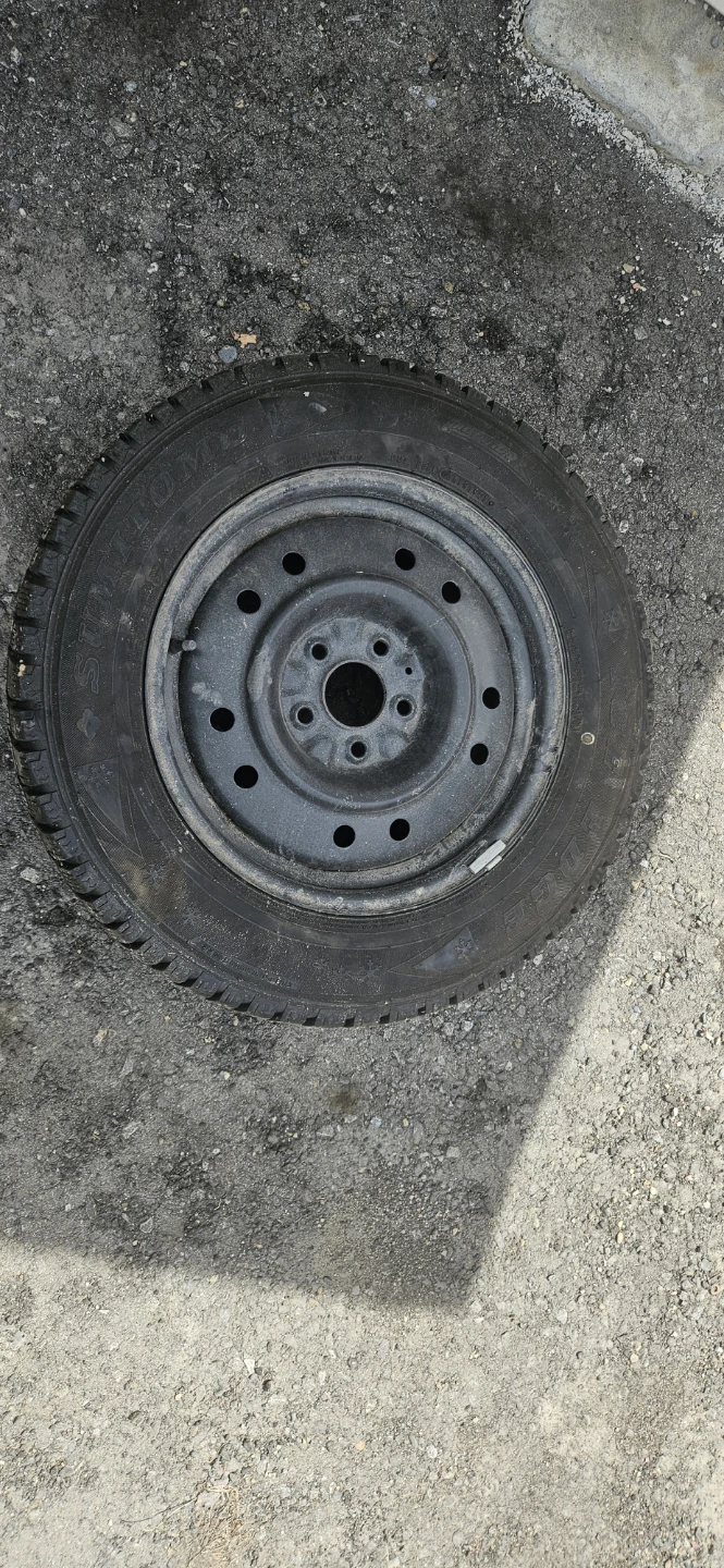 Set of 4 Sumitomo Ice Edge Winter Tires on Rims - photo 2
