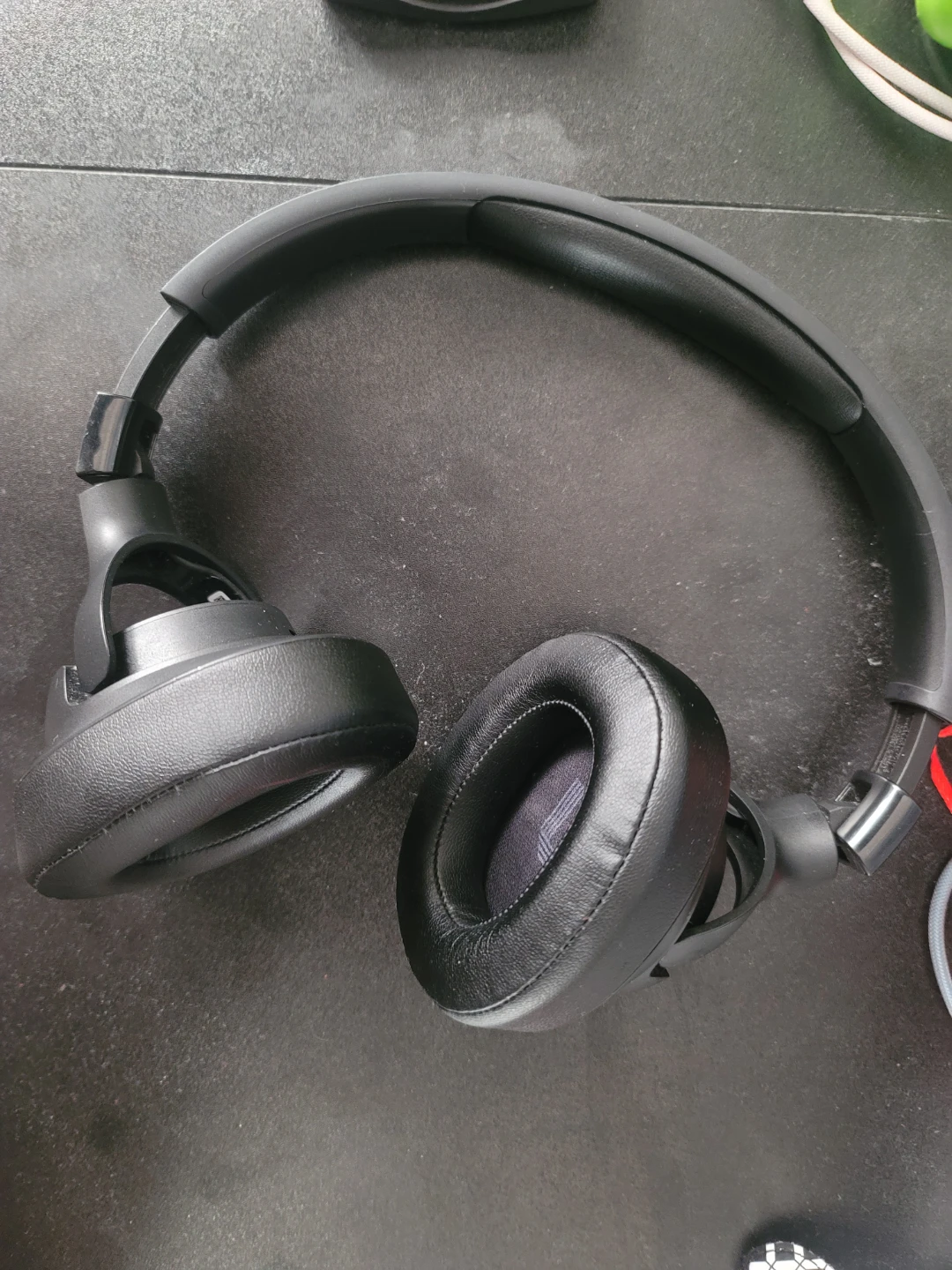 JBL Tune 720BT Wireless On-Ear Headphones - photo 3