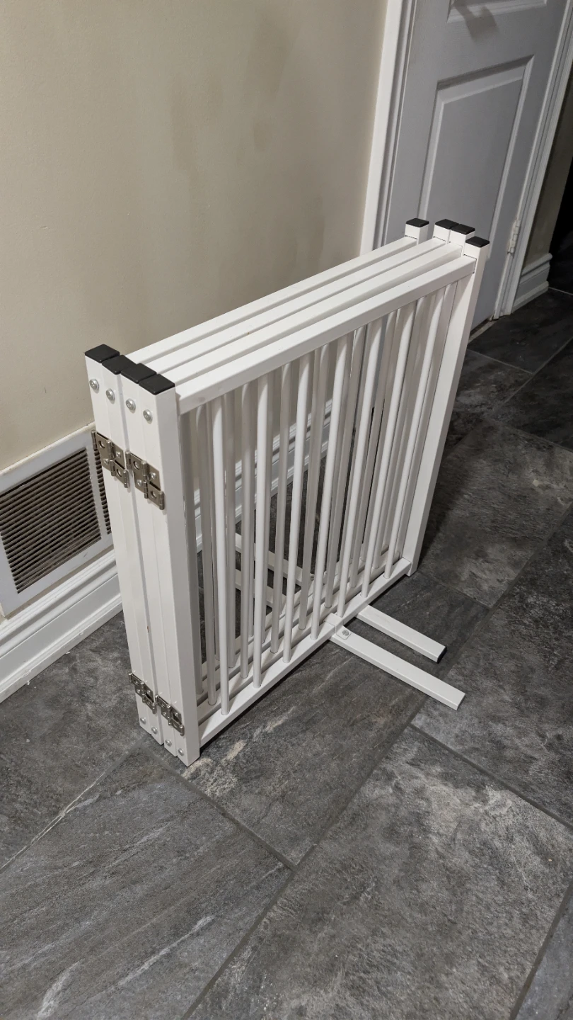 TE DEUM 4-Panel Metal Pet Gate