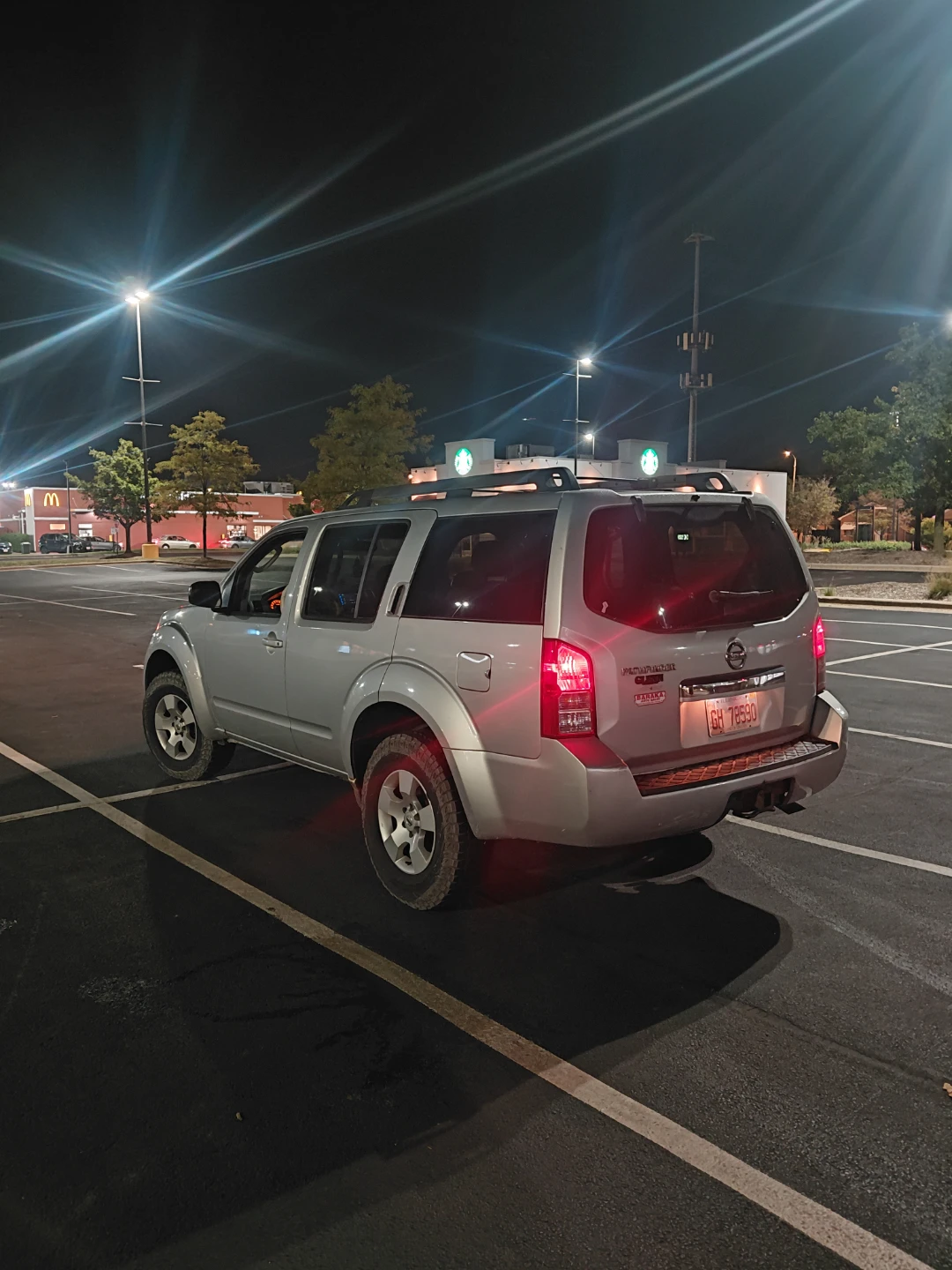 Nissan Pathfinder SUV - photo 2