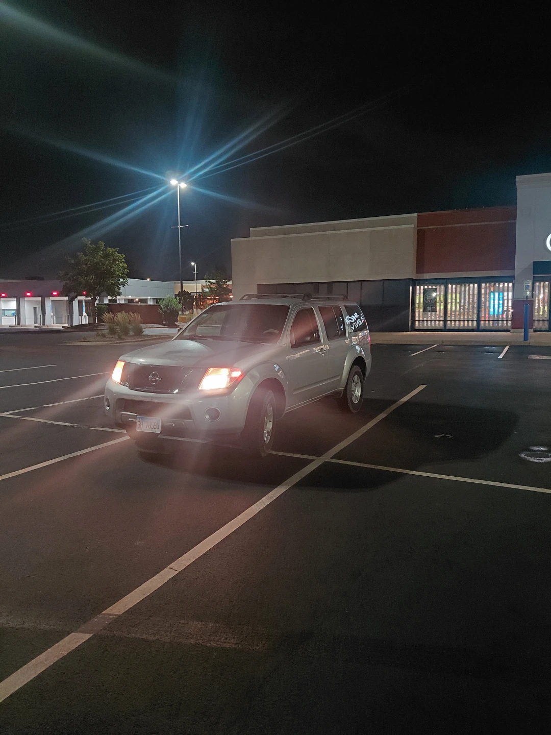 Nissan Pathfinder SUV - photo 5